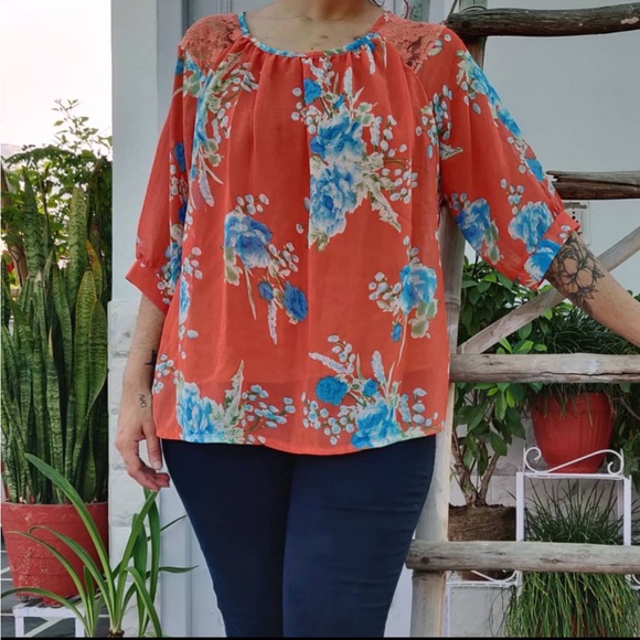 Zeera Tops - NWOT Orange Floral Top with lace at back